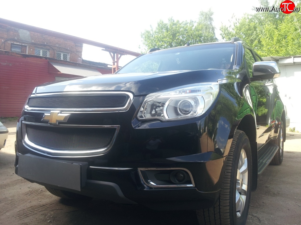 1 469 р. Сетка в решетку радиатора (верхняя) Russtal Chevrolet Trailblazer GM800 дорестайлинг (2012-2016) (черная)  с доставкой в г. Самара
