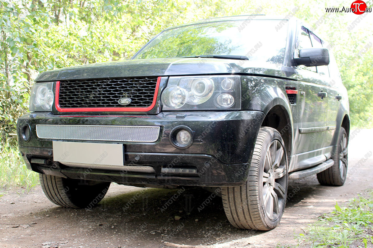 4 649 р. Защитная сетка в бампер (низ, ячейка 4х10 мм) Alfeco Премиум Land Rover Range Rover Sport 1 L320 дорестайлинг (2005-2009) (Хром)  с доставкой в г. Самара