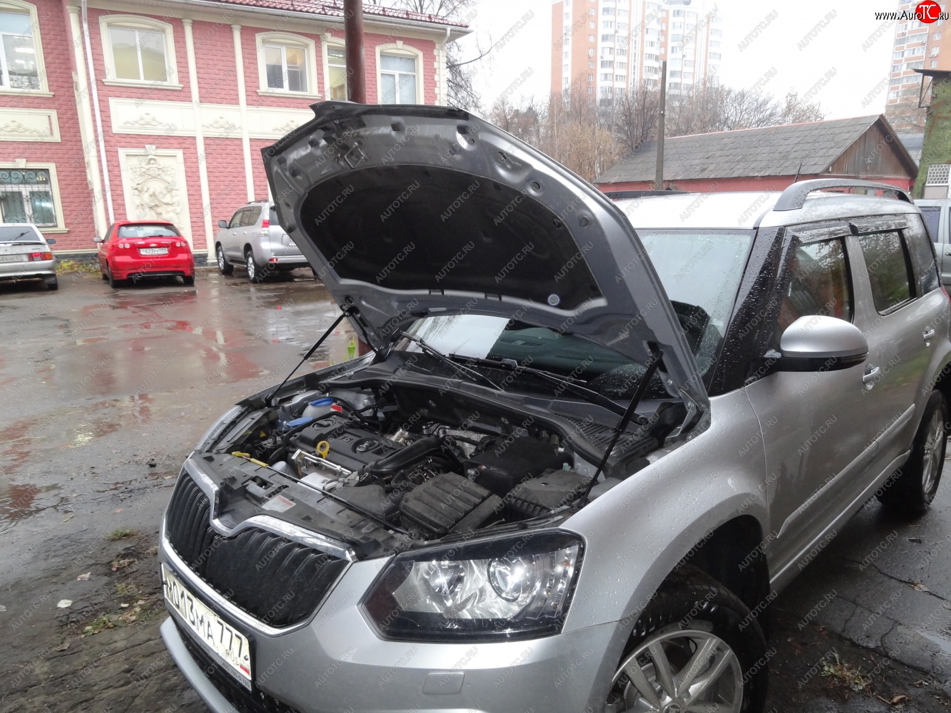 2 199 р. Упоры капота Russtal Skoda Yeti (2013-2018) (2 штуки)  с доставкой в г. Самара
