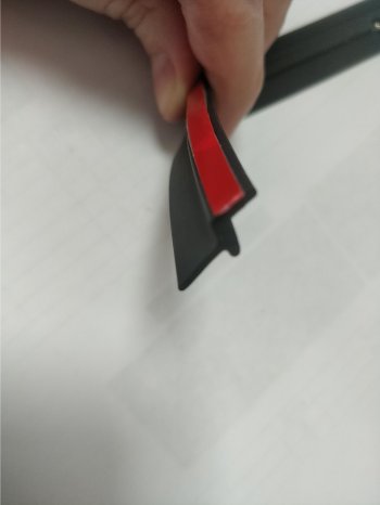 Универсальный уплотнитель FlexLine (на самоклеящейся основе, лепесток 9 mm, 1 погонный метр) Mercedes-Benz GLK class X204 рестайлинг (2012-2015)