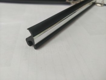 Универсальный уплотнитель FlexLine (16 mm U-LIP с хром полосой, 1 погонный метр) Mercedes-Benz GLK class X204 рестайлинг (2012-2015)