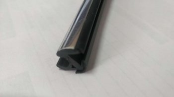 Универсальный уплотнитель FlexLine (8 mm U-LIP 2 лепестка, хромированная полоса, 1 погонный метр) Mercedes-Benz GLK class X204 рестайлинг (2012-2015)