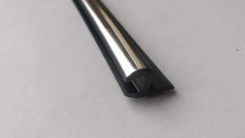 Универсальный уплотнитель FlexLine (жесткий 8 mm U-LIP, хромированная полоса, 1 погонный метр) Mercedes-Benz GLK class X204 рестайлинг (2012-2015)