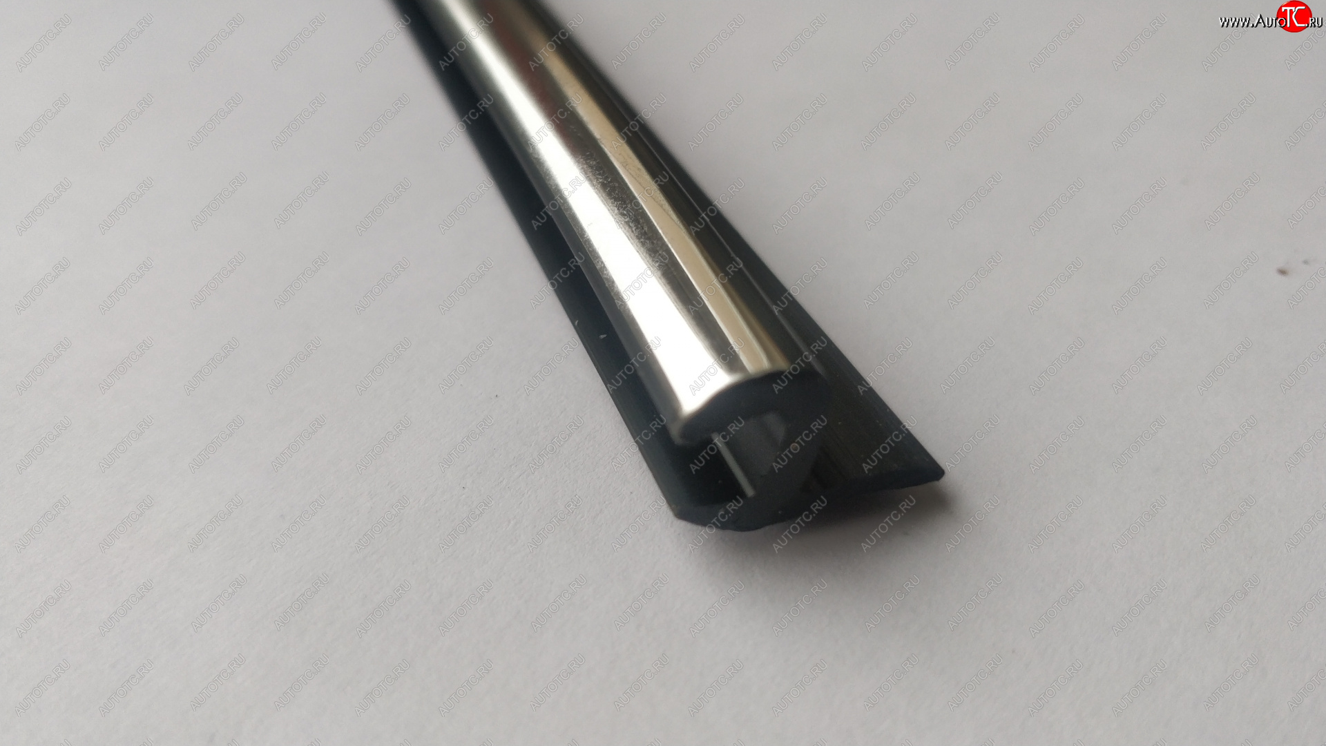 108 р. Универсальный уплотнитель FlexLine (жесткий 8 mm U-LIP, хромированная полоса, 1 погонный метр) Skoda Octavia A5 дорестайлинг универсал (2004-2008)  с доставкой в г. Самара