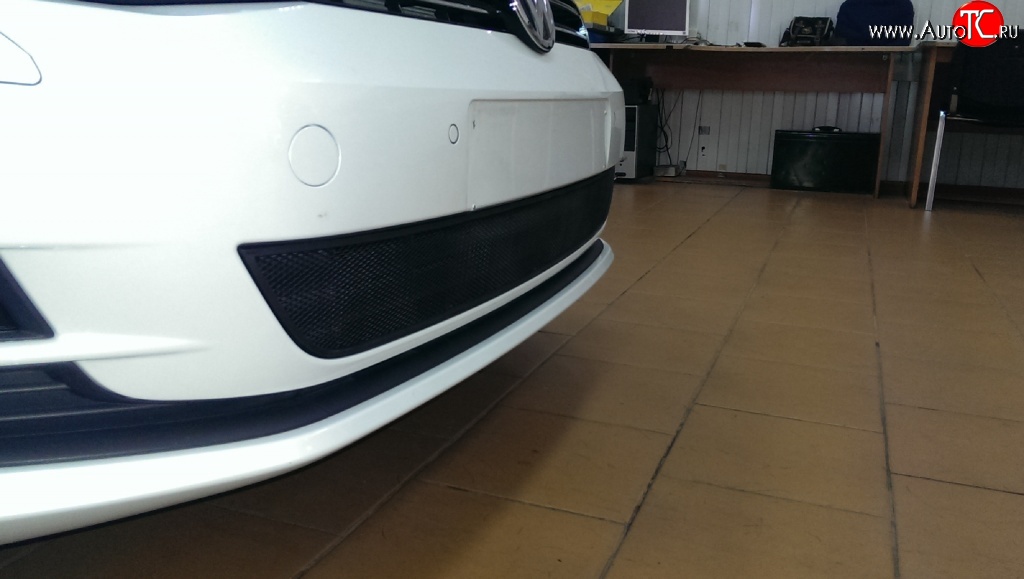 2 099 р. Сетка на бампер Russtal (черная) Volkswagen Golf 7 дорестайлинг, хэтчбэк 5 дв. (2012-2017)  с доставкой в г. Самара